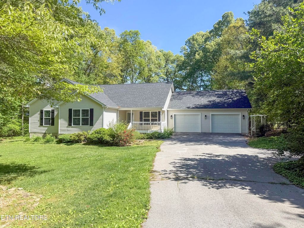 Photo of 329 Hilltop Drive, Crossville, TN 38555 (MLS # 1339139)