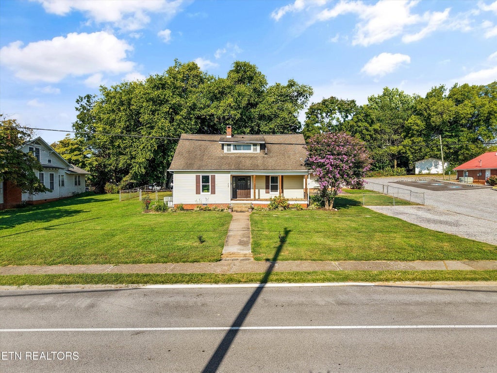Photo of 708 Ward Ave, Loudon, TN 37774 (MLS # 1354056)