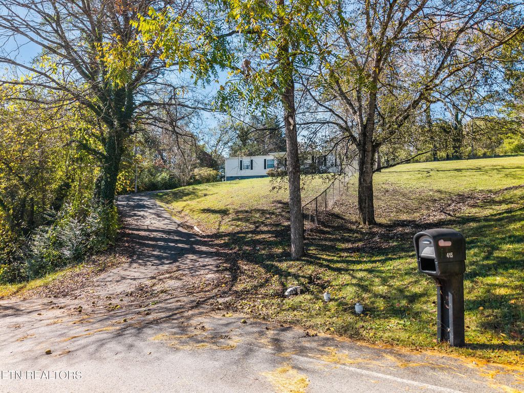 Photo of 415 Hollingsworth Circle, Clinton, TN 37716 (MLS # 1318478)