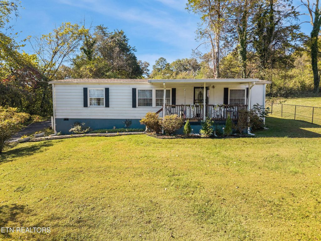 Photo of 415 Hollingsworth Circle, Clinton, TN 37716 (MLS # 1318478)