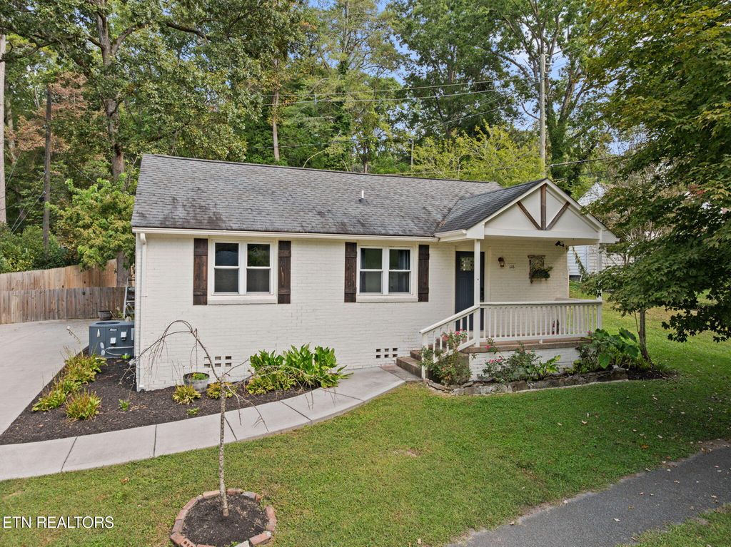 Photo of 106 Crescent Rd, Norris, TN 37828 (MLS # 1316247)