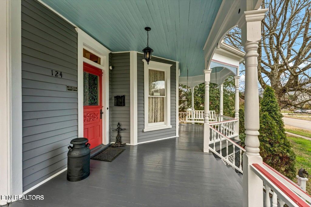 Photo of 124 N Kingston Ave, Rockwood, TN 37854 (MLS # 1310743)