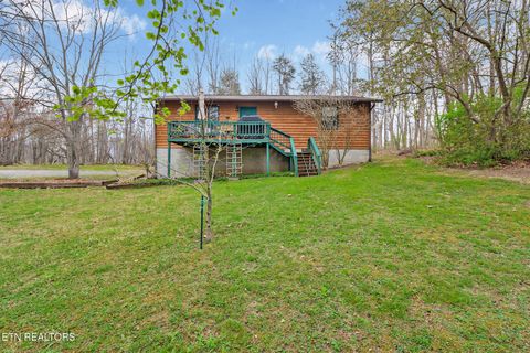 Photo of 70 Linger Lake Drive, Crossville, TN 38571 (MLS # 1334536)