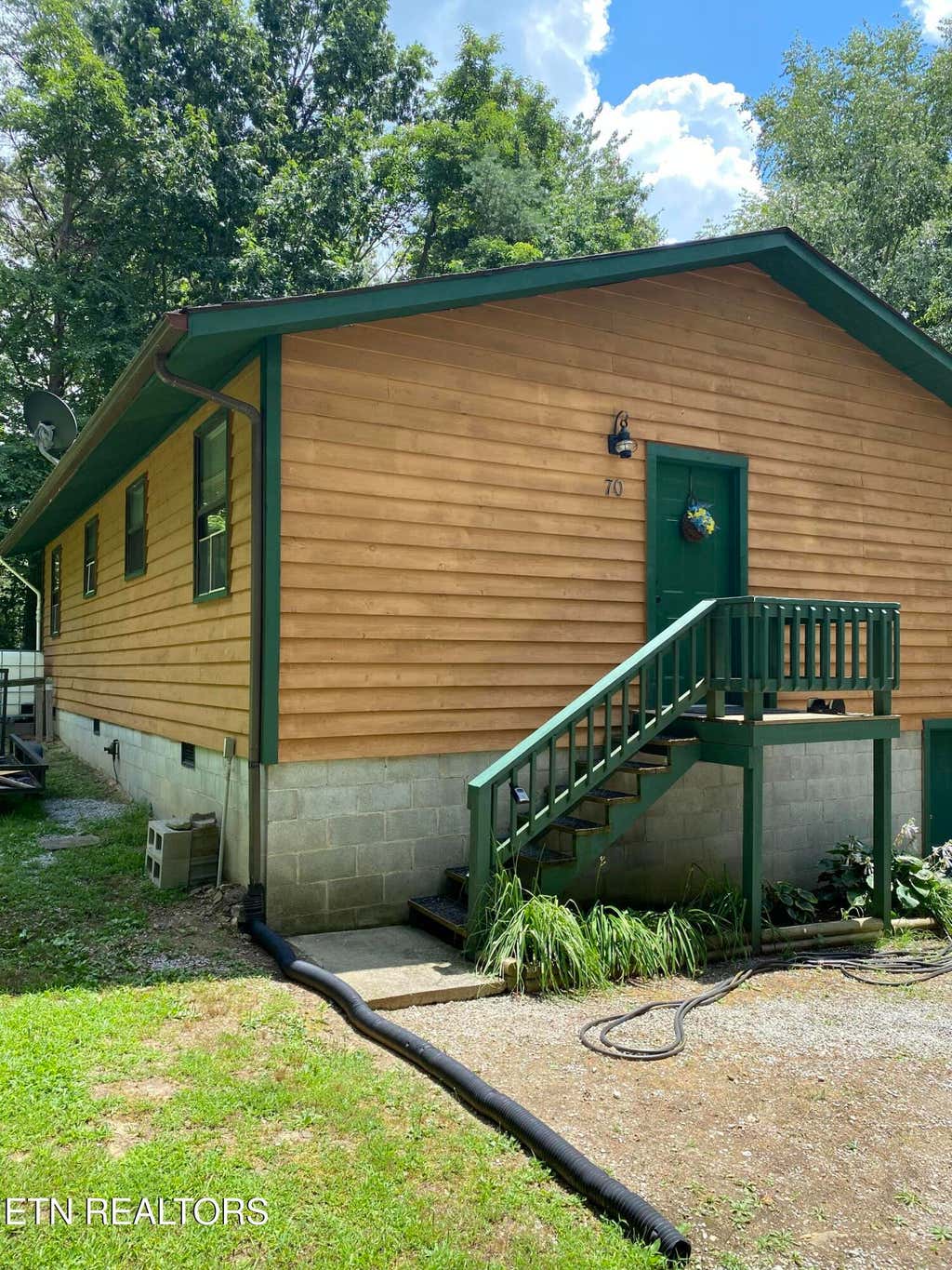 Photo of 70 Linger Lake Drive, Crossville, TN 38571 (MLS # 1334536)