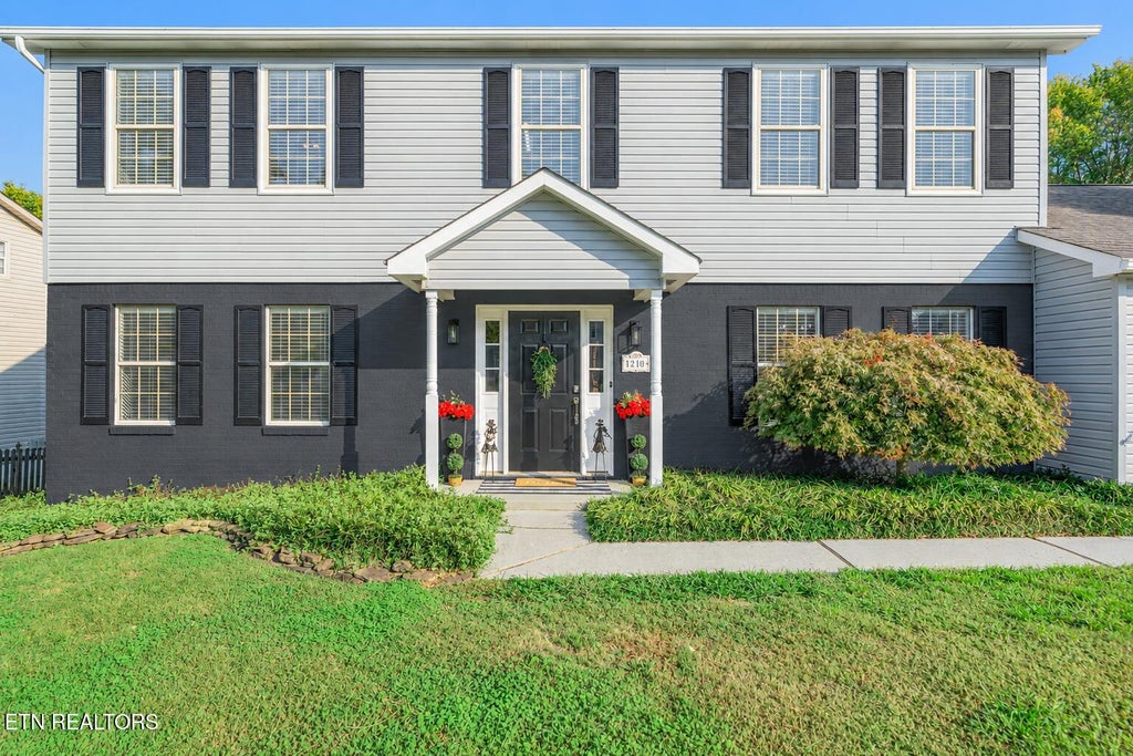 Photo of 1210 Oak Haven Rd, Knoxville, TN 37932 (MLS # 1359280)