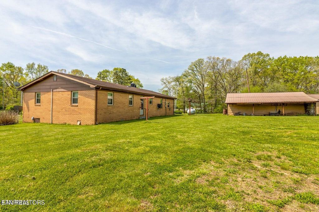 Photo of 2854 Airport Rd, Oakdale, TN 37829 (MLS # 1318172)