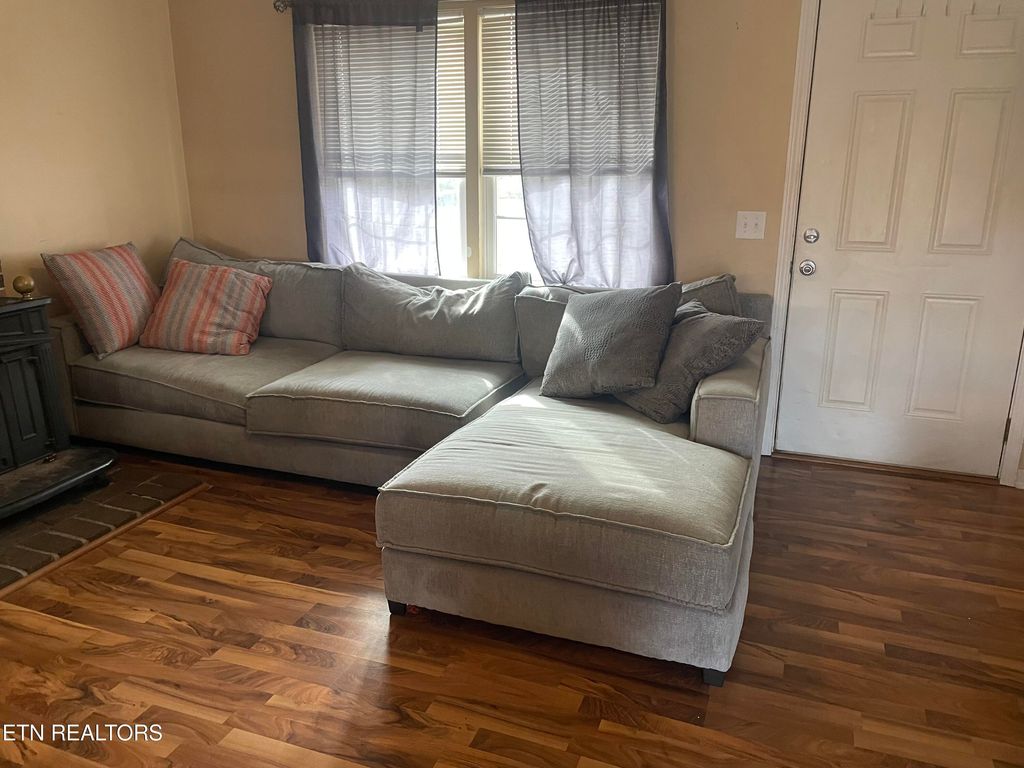 Photo of 807 Lafollette Dr Drive, Maryville, TN 37801 (MLS # 1323691)