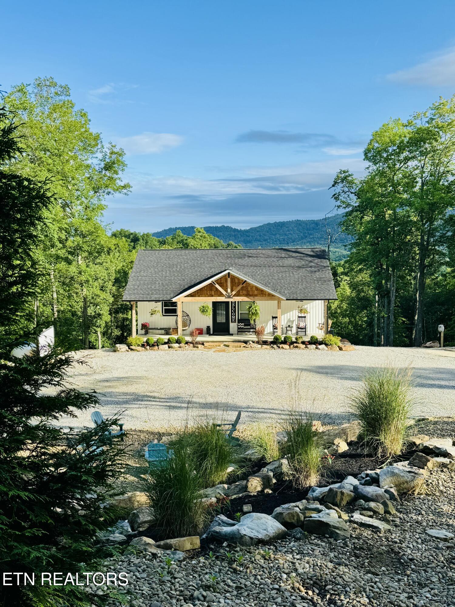 669 Crooked Branch Pvt Rd