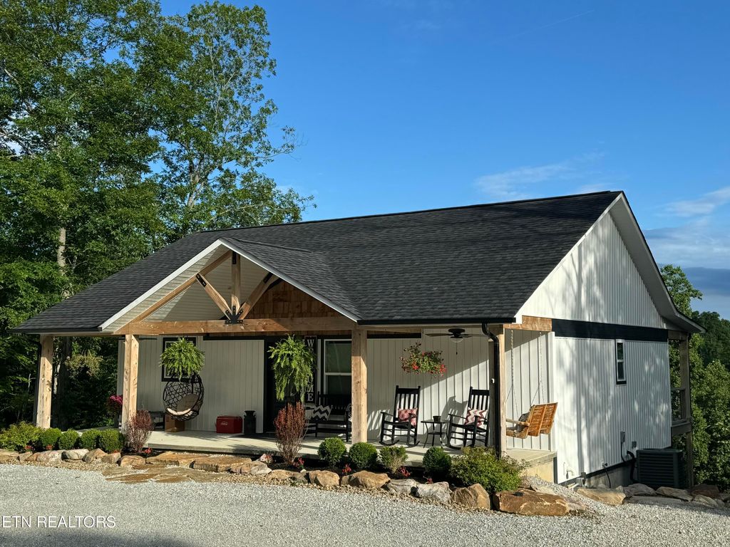 Photo of 669 Crooked Branch Pvt Rd, Huntsville, TN 37756 (MLS # 1304948)