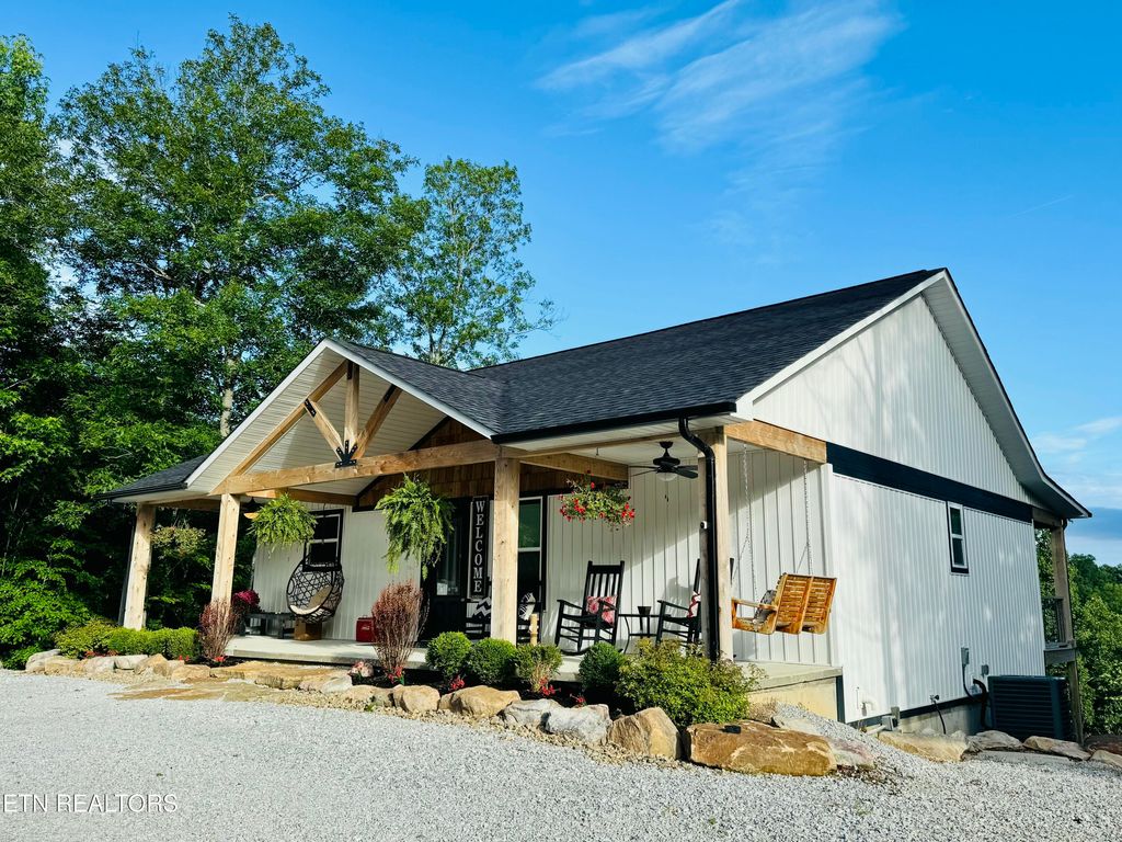 Photo of 669 Crooked Branch Pvt Rd, Huntsville, TN 37756 (MLS # 1304948)