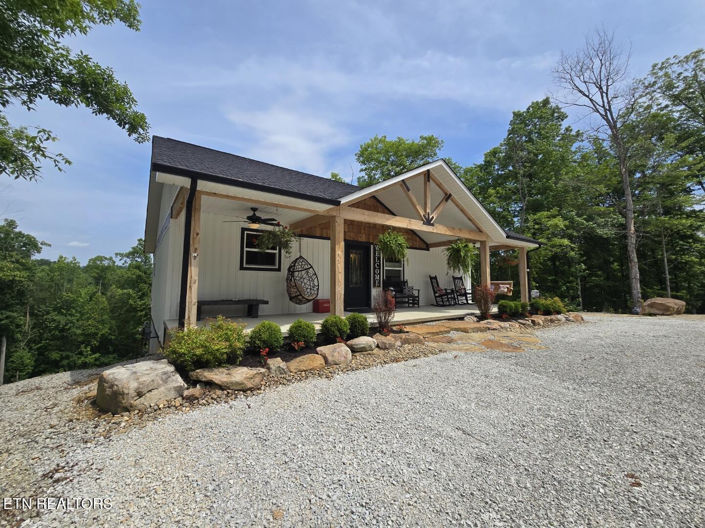669 Crooked Branch Pvt Rd