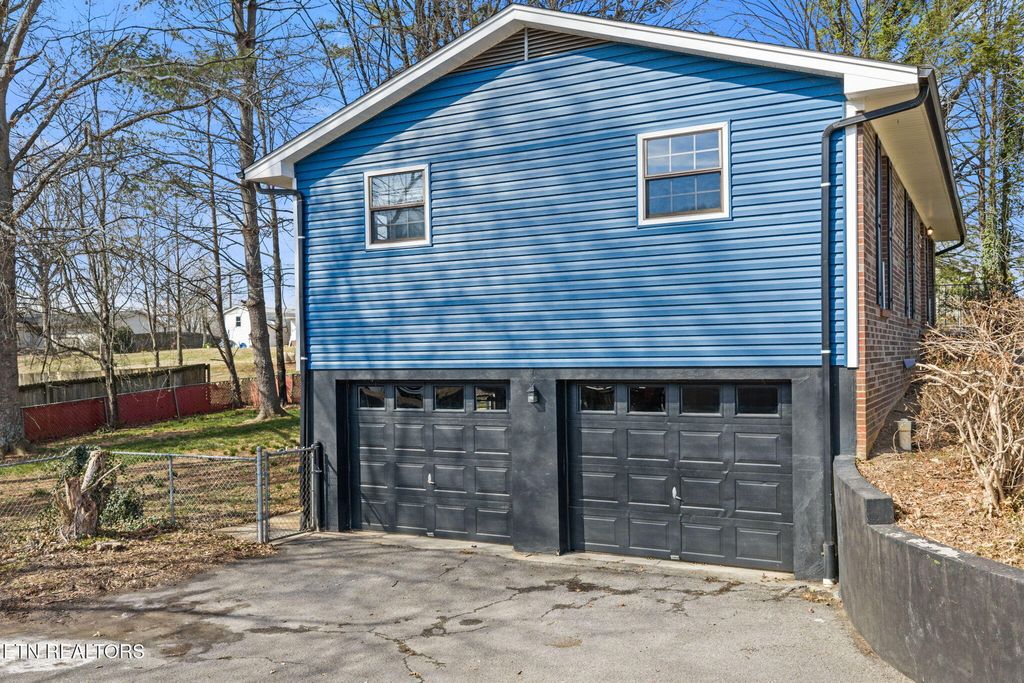 Photo of 7129 Hurst Lane, Knoxville, TN 37918 (MLS # 1329451)