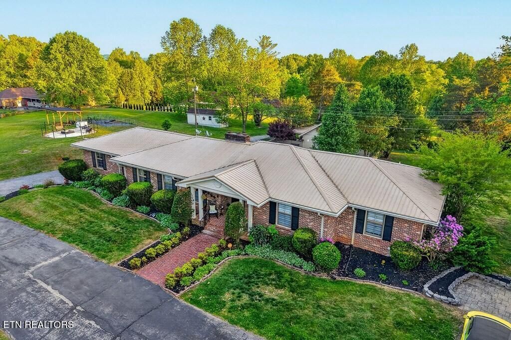 Photo of 843 W Bockman Way, Sparta, TN 38583 (MLS # 1338114)