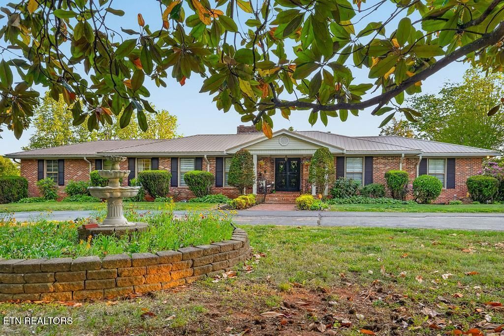 Photo of 843 W Bockman Way, Sparta, TN 38583 (MLS # 1338114)