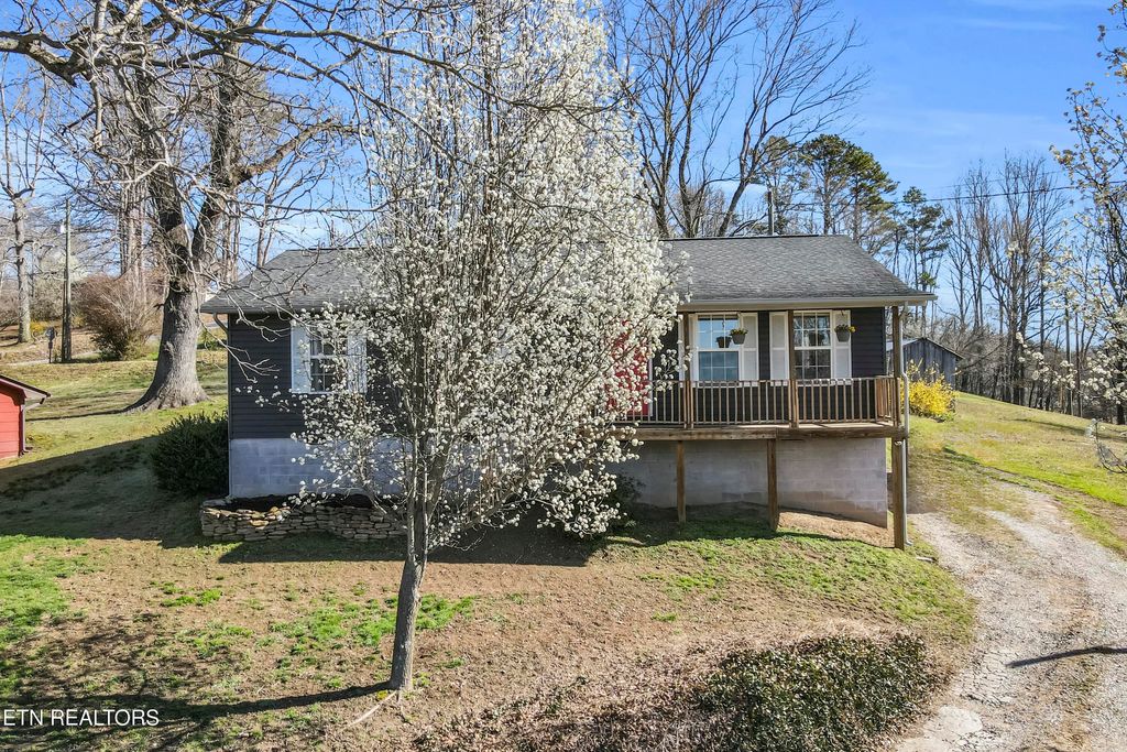 Photo of 626 Kansas Lane, Oliver Springs, TN 37840 (MLS # 1293945)