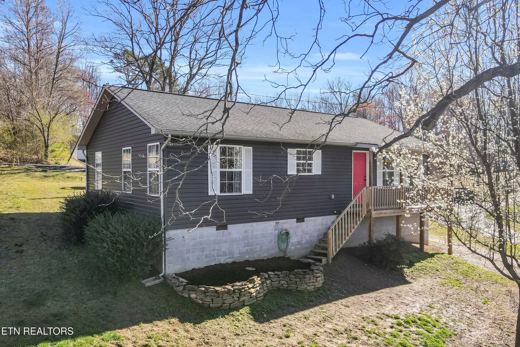 Photo of 626 Kansas Lane, Oliver Springs, TN 37840 (MLS # 1293945)