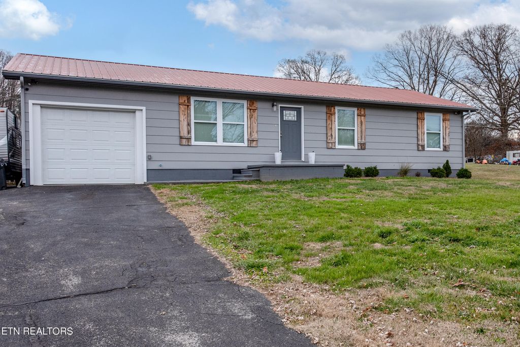 Photo of 549 Russell Rd, Rockford, TN 37853 (MLS # 1250370)