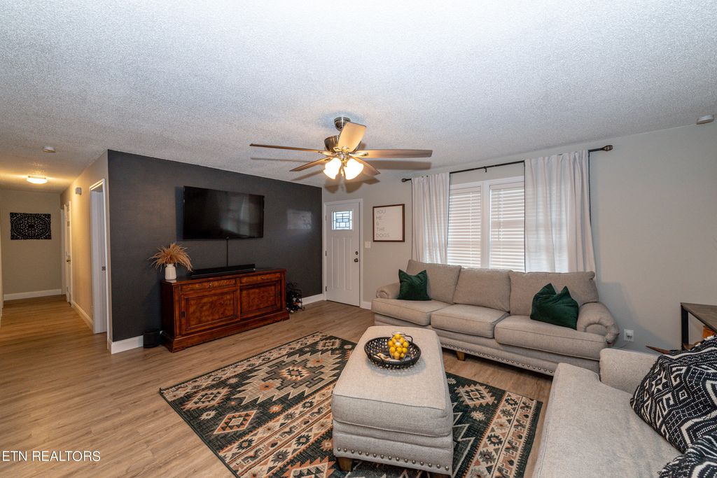 Photo of 549 Russell Rd, Rockford, TN 37853 (MLS # 1250370)