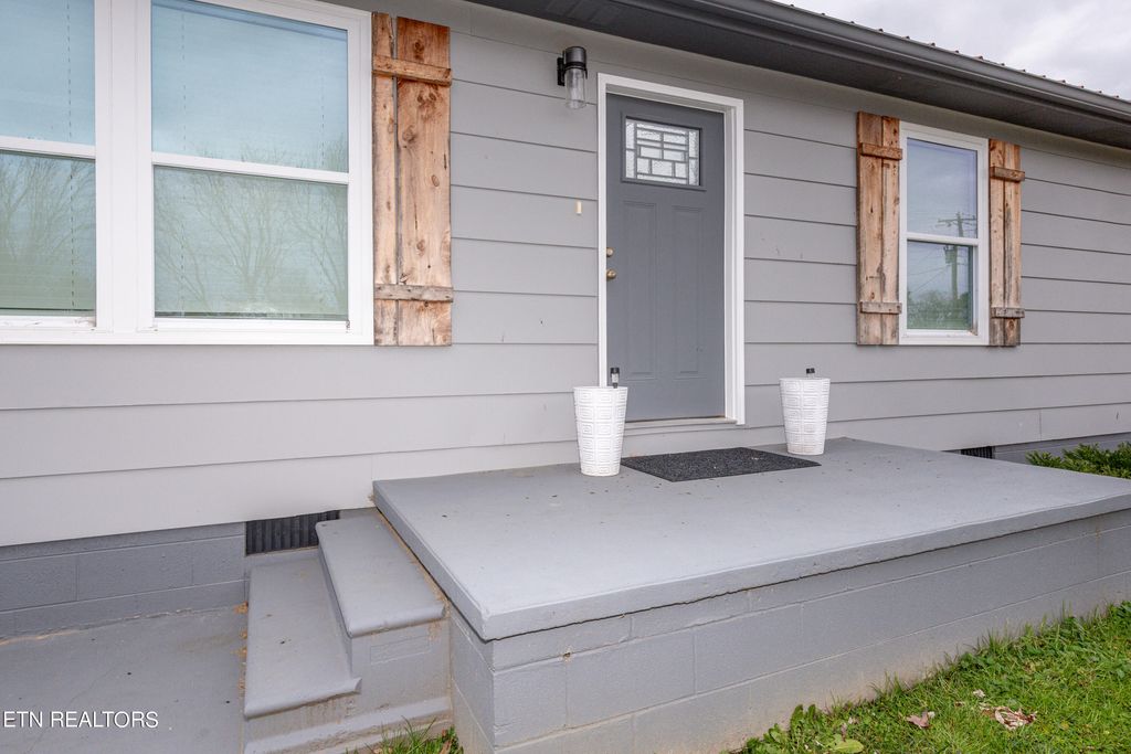 Photo of 549 Russell Rd, Rockford, TN 37853 (MLS # 1250370)