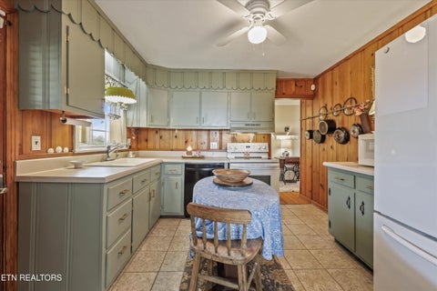 Tiny photo for 1224 Park St, Sweetwater, TN 37874 (MLS # 1356029)