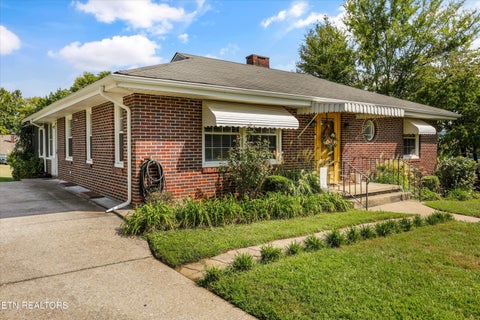 Tiny photo for 1224 Park St, Sweetwater, TN 37874 (MLS # 1356029)