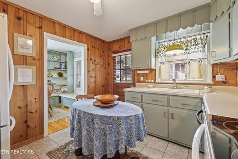 Tiny photo for 1224 Park St, Sweetwater, TN 37874 (MLS # 1356029)