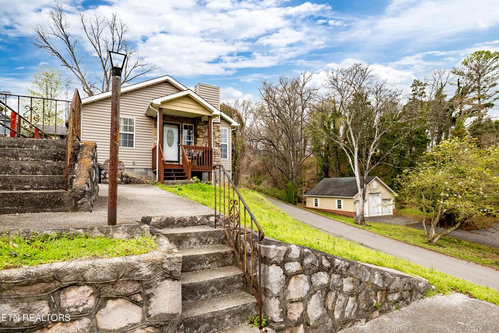 Photo of 901 W 1st Ave, Lenoir City, TN 37771 (MLS # 1332512)