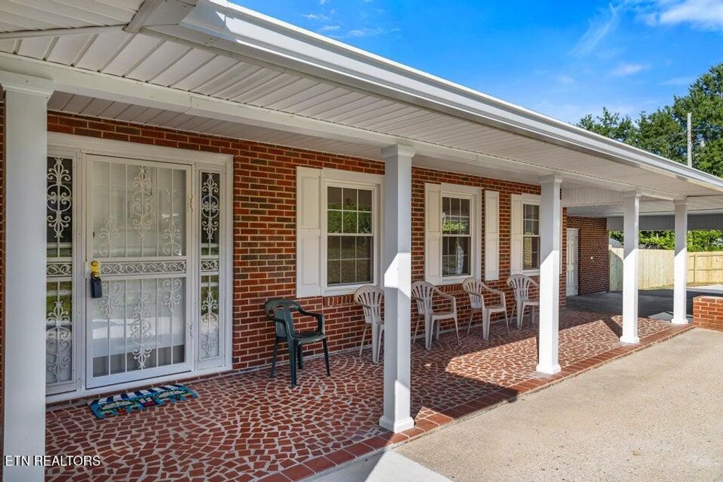 Photo of 1100 Washington Ave, Etowah, TN 37331 (MLS # 1325638)