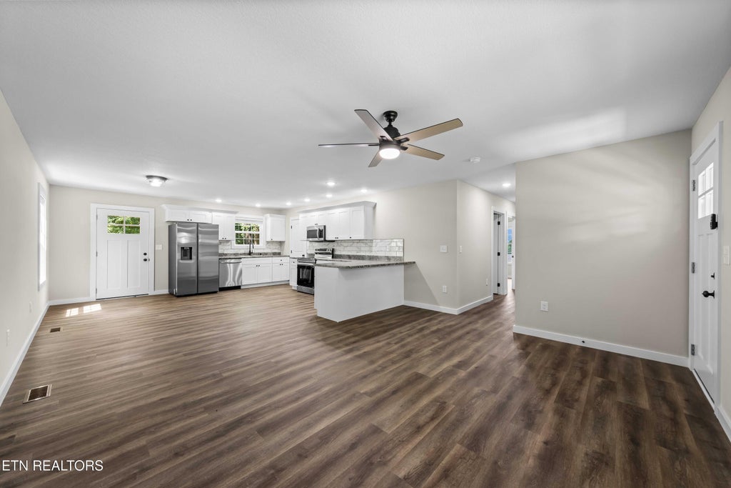 Photo of 391 Summit Drive, Speedwell, TN 37870 (MLS # 1346230)