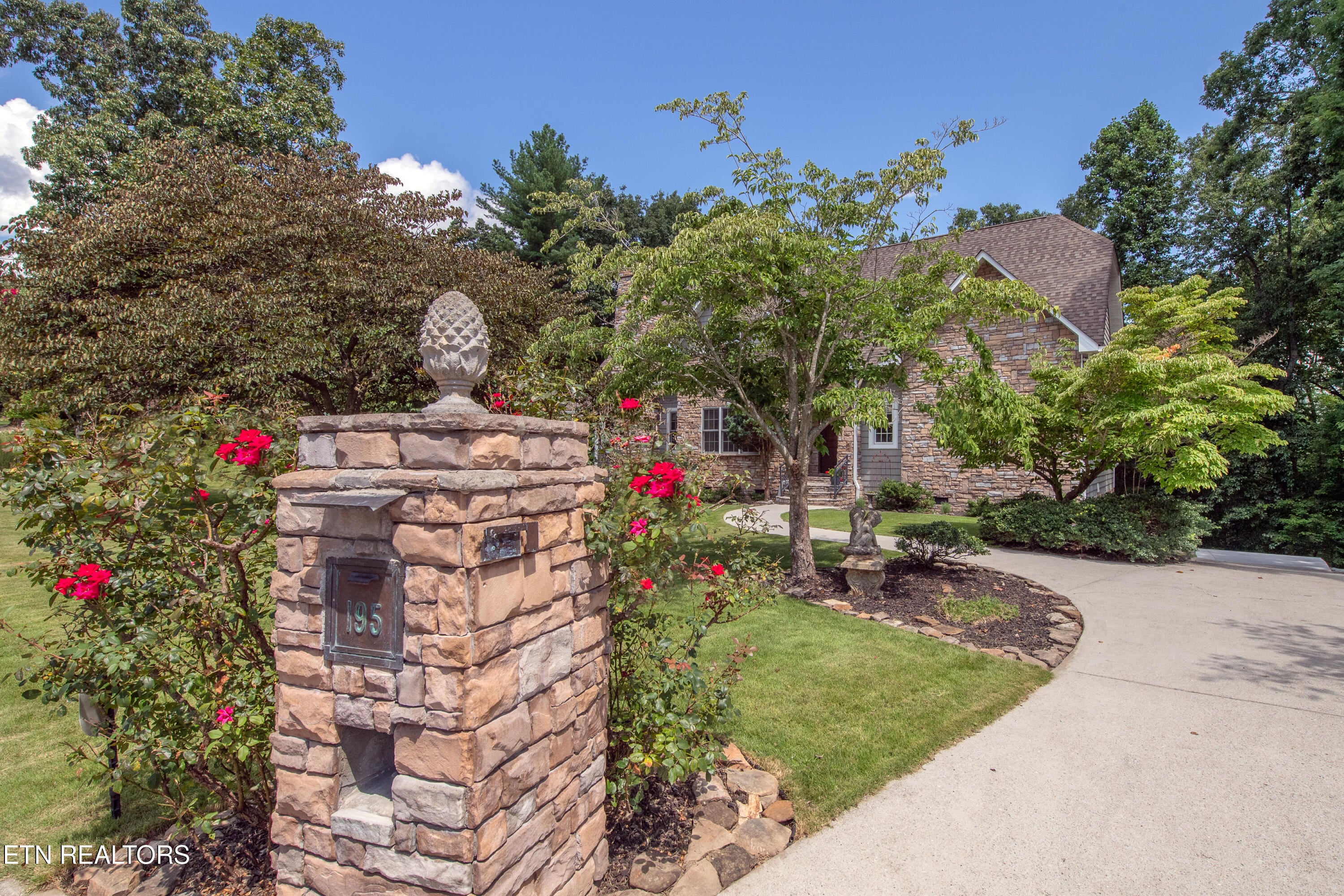 195 Cabot Lane