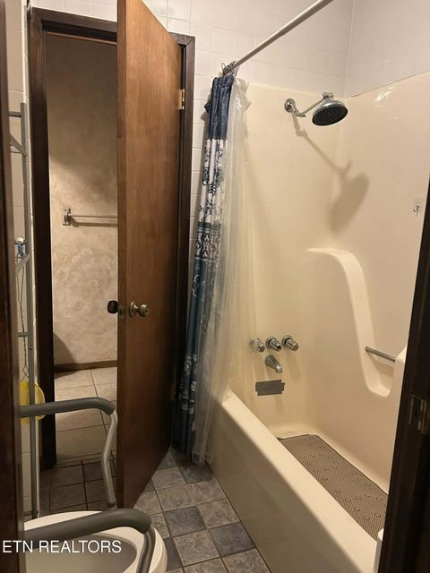 Tiny photo for 605 W Hills Drive, Harriman, TN 37748 (MLS # 1335898)