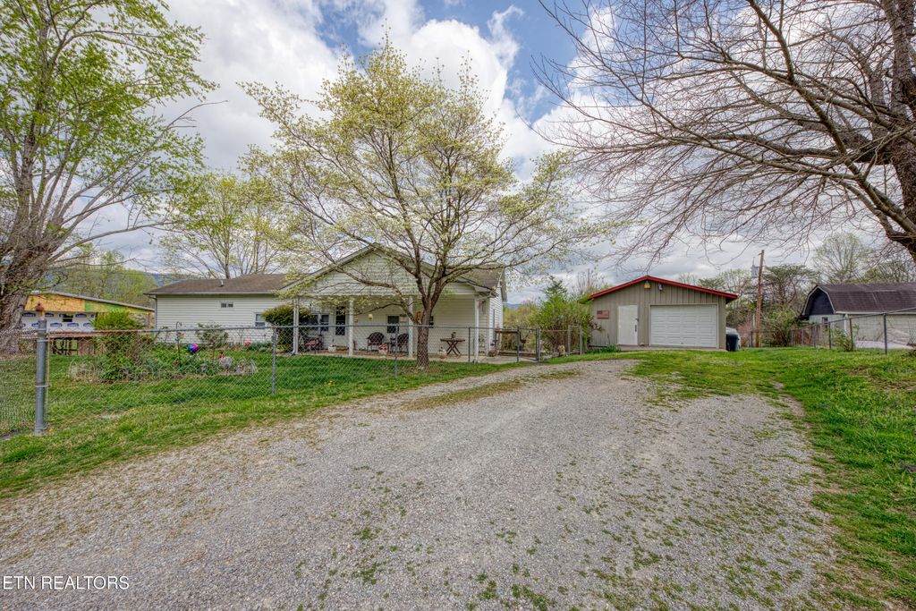 Photo of 219 Davis Rd, LaFollette, TN 37766 (MLS # 1320672)