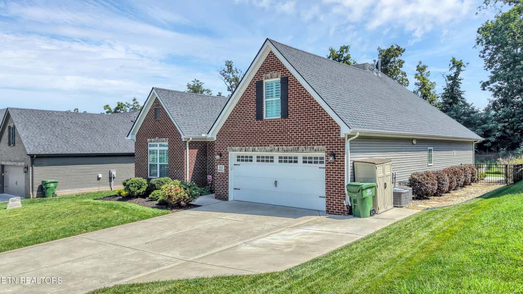 Photo of 812 Copperwood Lane, Maryville, TN 37801 (MLS # 1350780)