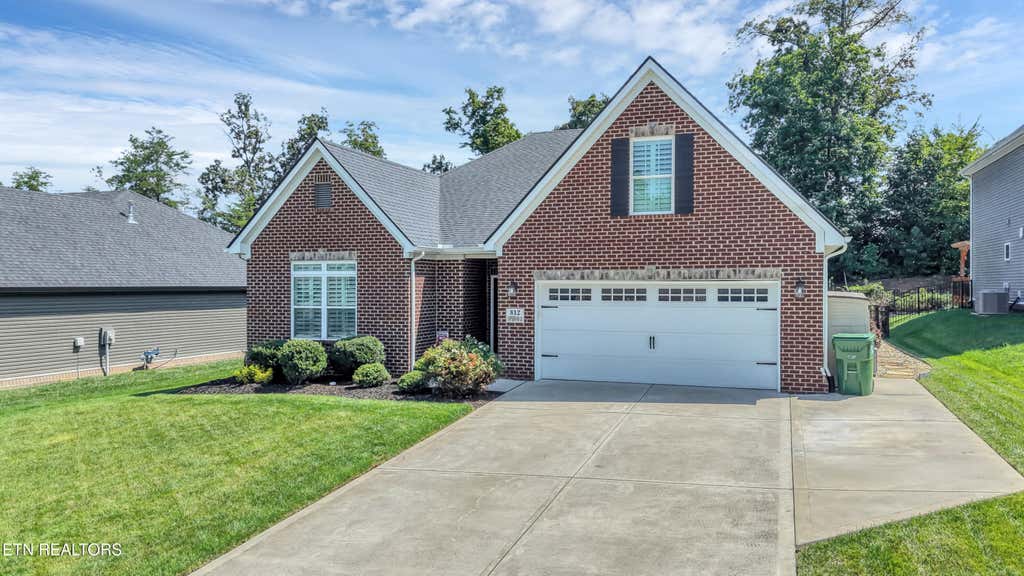 Photo of 812 Copperwood Lane, Maryville, TN 37801 (MLS # 1350780)