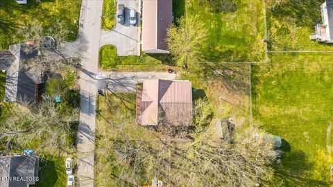 Tiny photo for 807 S 8th St, LaFollette, TN 37766 (MLS # 1334447)