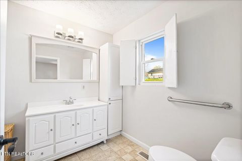 Tiny photo for 807 S 8th St, LaFollette, TN 37766 (MLS # 1334447)