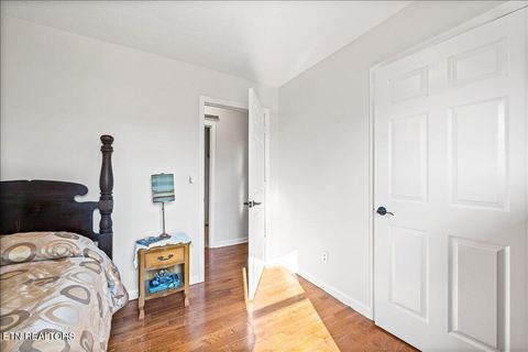 Tiny photo for 807 S 8th St, LaFollette, TN 37766 (MLS # 1334447)