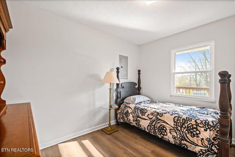 Tiny photo for 807 S 8th St, LaFollette, TN 37766 (MLS # 1334447)