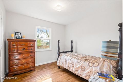 Tiny photo for 807 S 8th St, LaFollette, TN 37766 (MLS # 1334447)