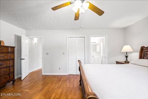 Tiny photo for 807 S 8th St, LaFollette, TN 37766 (MLS # 1334447)