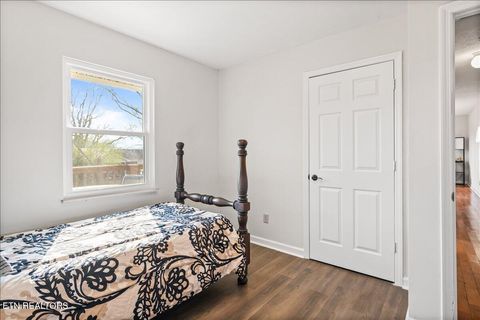 Tiny photo for 807 S 8th St, LaFollette, TN 37766 (MLS # 1334447)