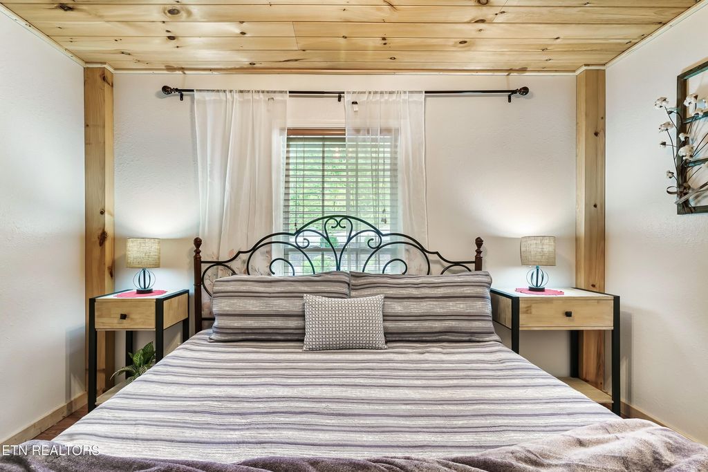 Photo of 3230 Cove Creek Way, Sevierville, TN 37862 (MLS # 1329597)