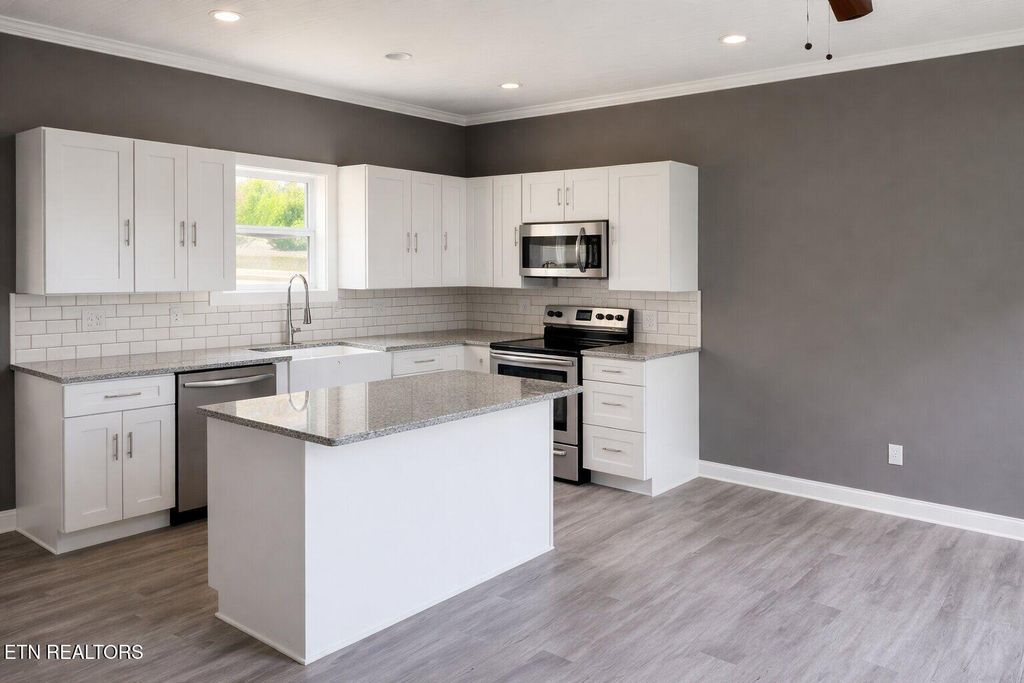 Photo of 301 E Churchwell Ave, Knoxville, TN 37917 (MLS # 1330622)