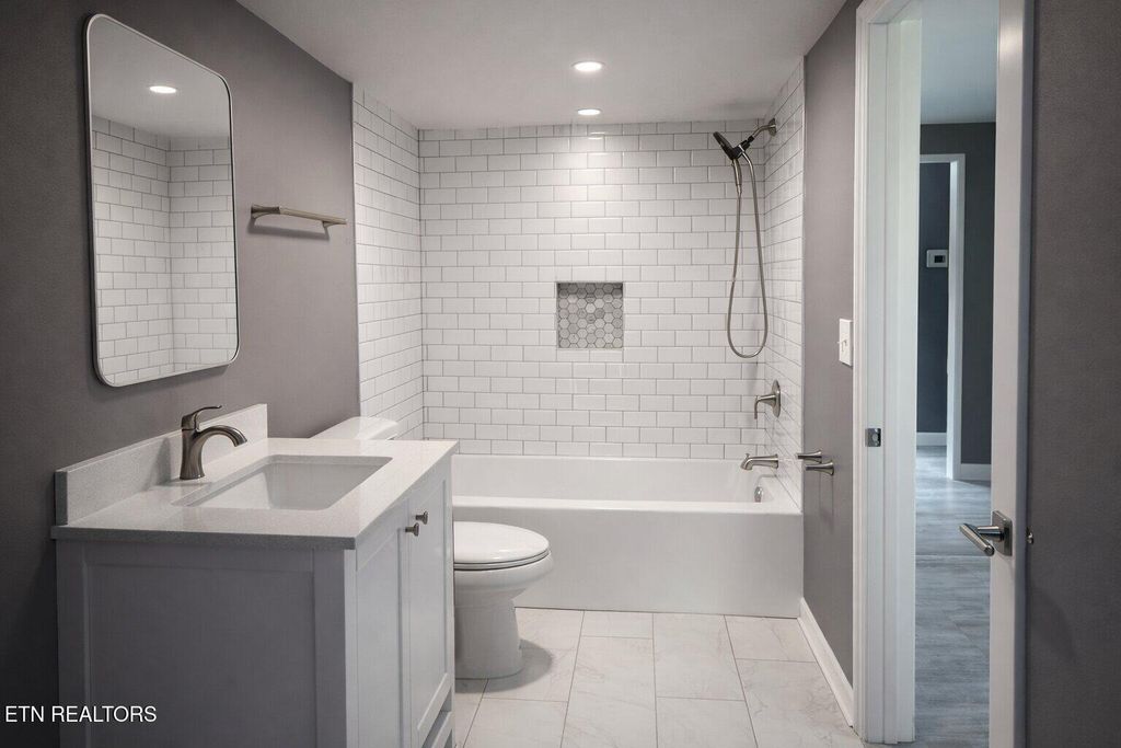 Photo of 301 E Churchwell Ave, Knoxville, TN 37917 (MLS # 1330622)