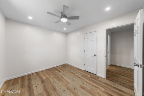 Tiny photo for 410 W Hemlock St, LaFollette, TN 37766 (MLS # 1341918)