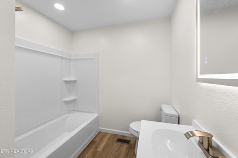 Tiny photo for 410 W Hemlock St, LaFollette, TN 37766 (MLS # 1341918)