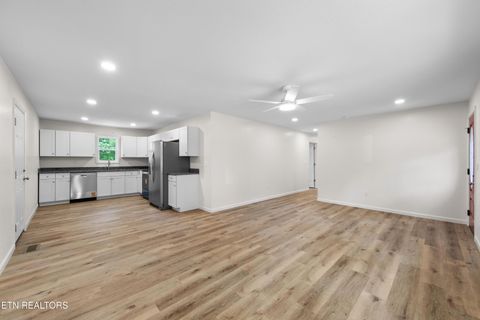 Tiny photo for 410 W Hemlock St, LaFollette, TN 37766 (MLS # 1341918)
