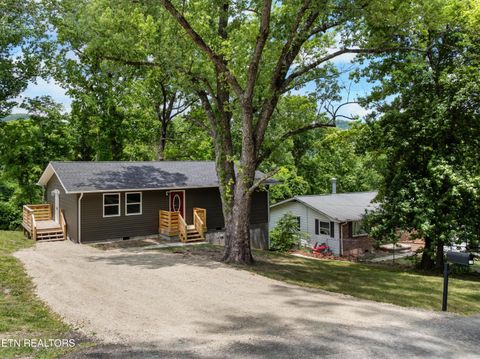Tiny photo for 410 W Hemlock St, LaFollette, TN 37766 (MLS # 1341918)