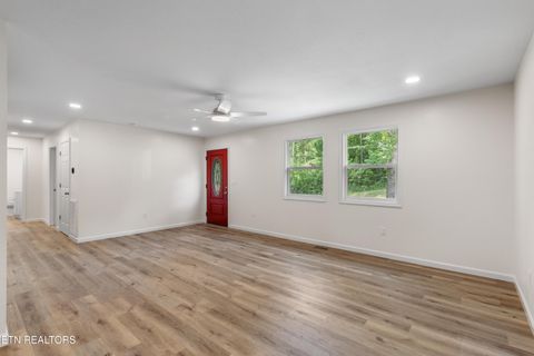 Tiny photo for 410 W Hemlock St, LaFollette, TN 37766 (MLS # 1341918)