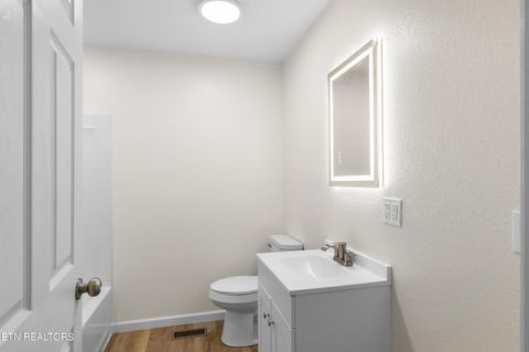 Tiny photo for 410 W Hemlock St, LaFollette, TN 37766 (MLS # 1341918)